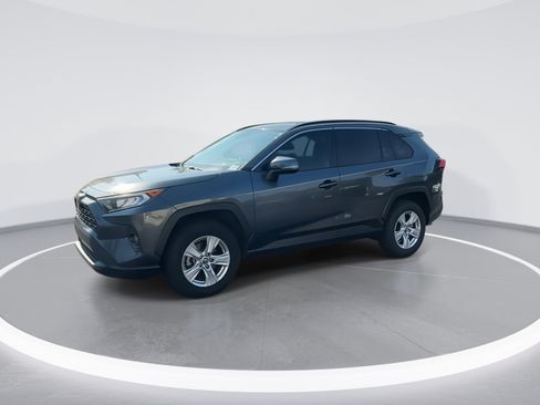 Used 2020 Toyota RAV4 XLE FWD image 5