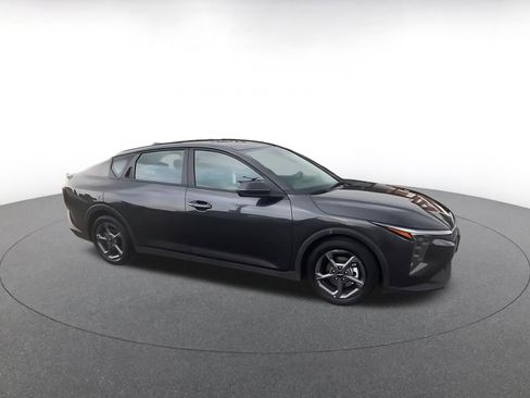 Used 2025 Kia K4 LXS FWD image 2