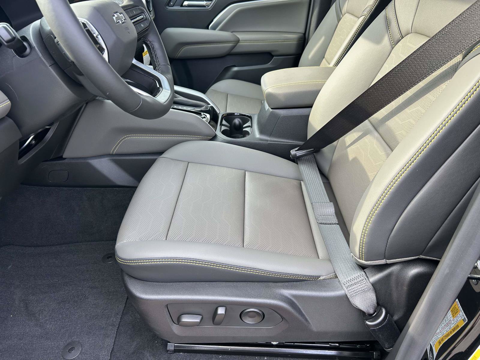 New 2026 Chevrolet Colorado ZR2 w/ Midnight Edition AWD/4WD image 18