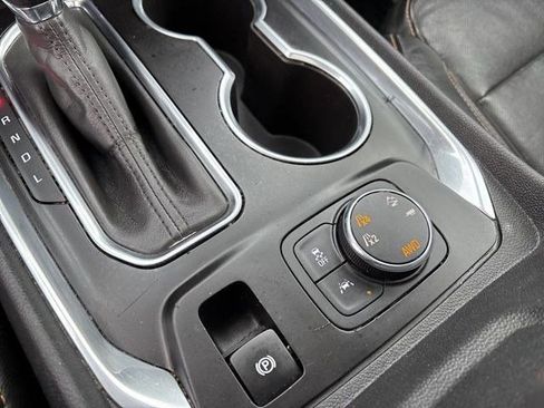 Used 2020 Chevrolet Traverse Premier image 28