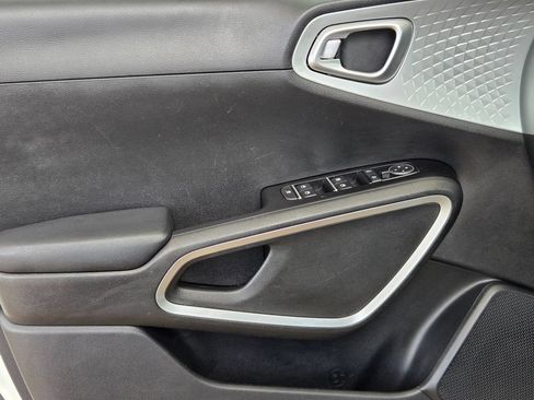 Used 2024 Kia Soul LX w/ Option Group 015 FWD image 11