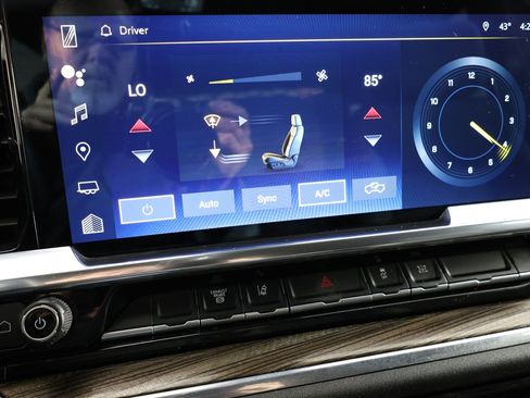 Used 2024 Chevrolet Silverado 3500 LT w/ Convenience Package image 28