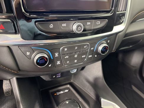 Used 2020 Chevrolet Traverse Premier image 32