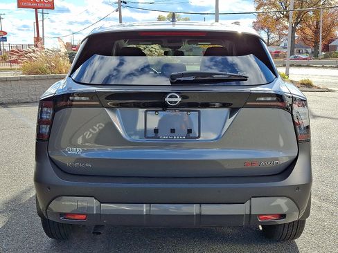 Used 2025 Nissan Kicks SR image 5