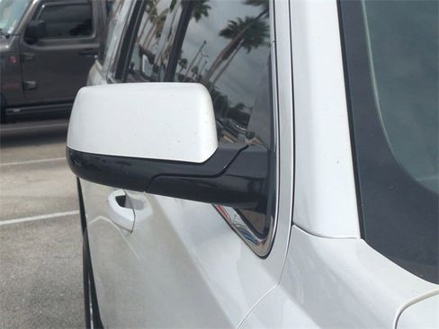 Used 2018 GMC Yukon SLT w/ HD Trailering Package image 12