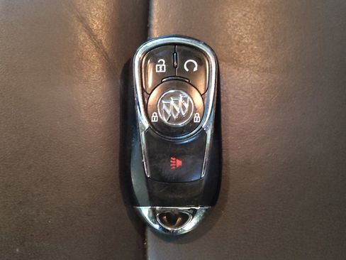 Used 2018 Buick Encore Essence image 32