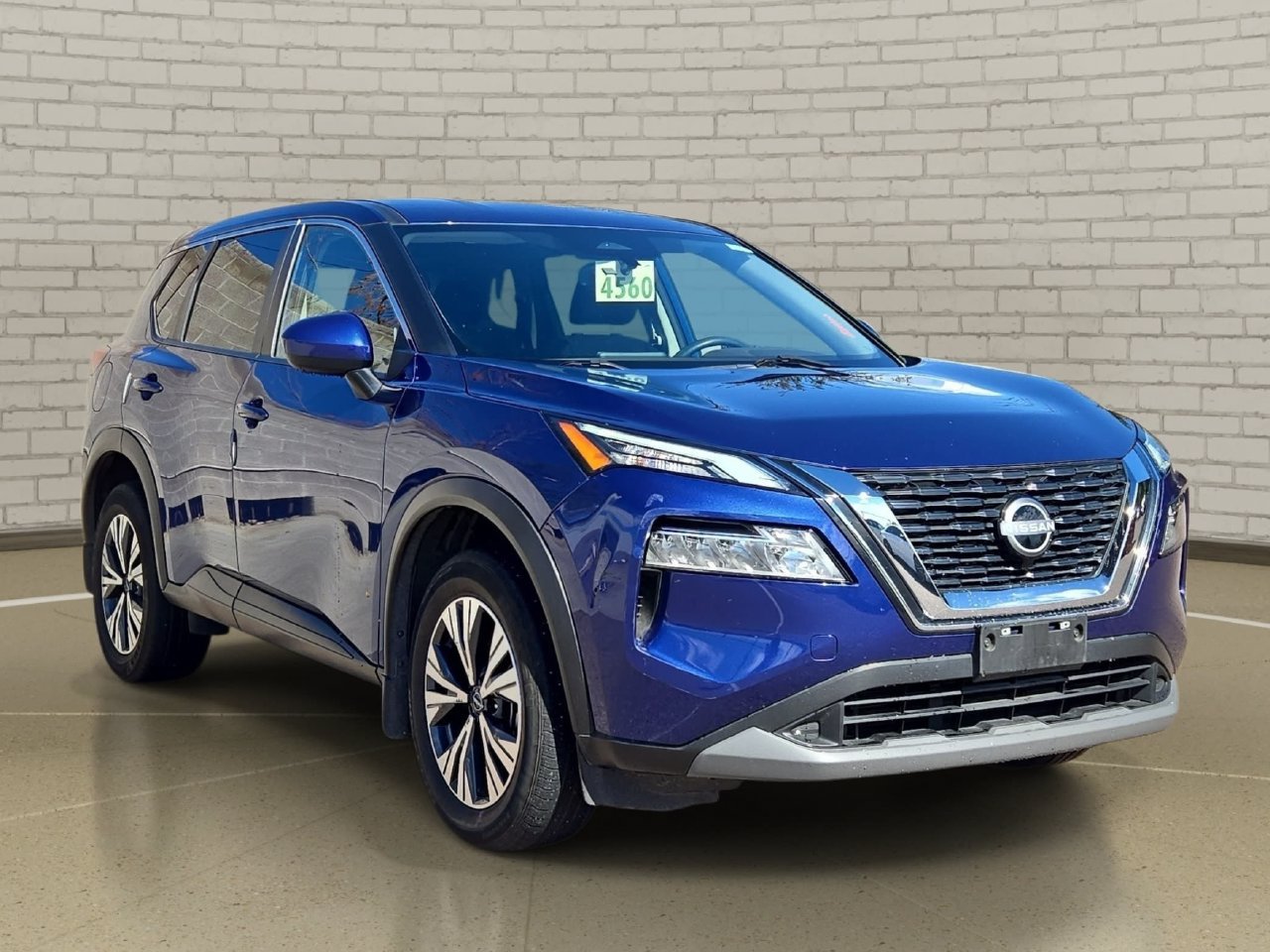 Used 2023 Nissan Rogue SV FWD image 3