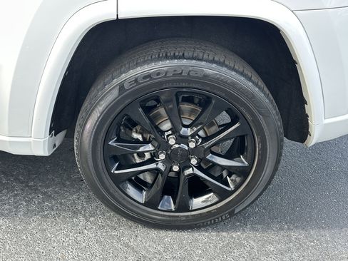 Used 2022 Jeep Grand Cherokee Laredo X image 21