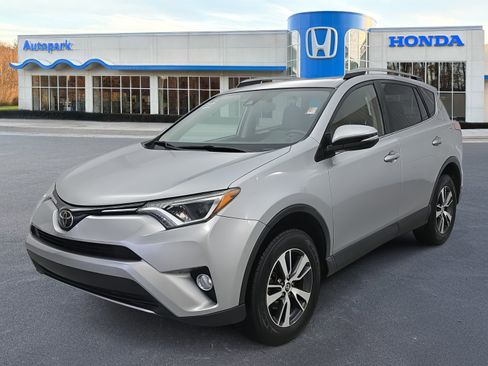 Used 2018 Toyota RAV4 XLE image 1