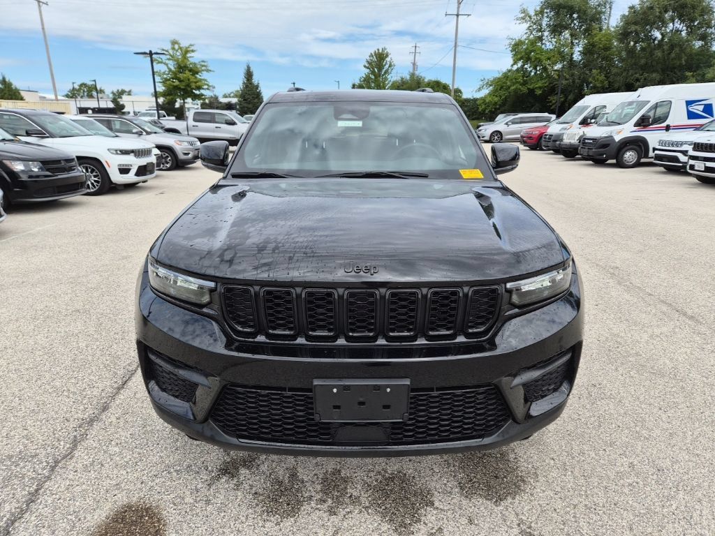 Used 2023 Jeep Grand Cherokee Altitude AWD/4WD image 2