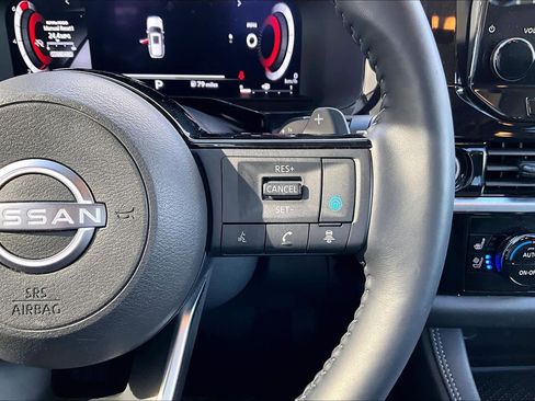 Used 2024 Nissan Pathfinder Platinum w/ Black Appearance Package image 21