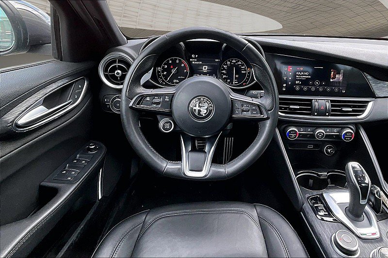 Used 2023 Alfa Romeo Giulia Sprint RWD image 4