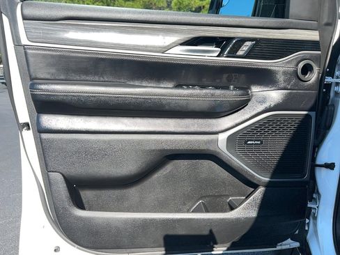 Used 2023 Jeep Wagoneer L Series II image 12