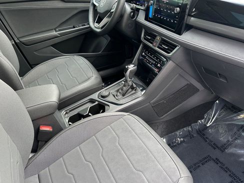 New 2026 Volkswagen Taos SE image 15