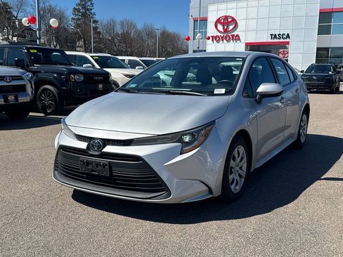 Used 2024 Toyota Corolla LE FWD image 3