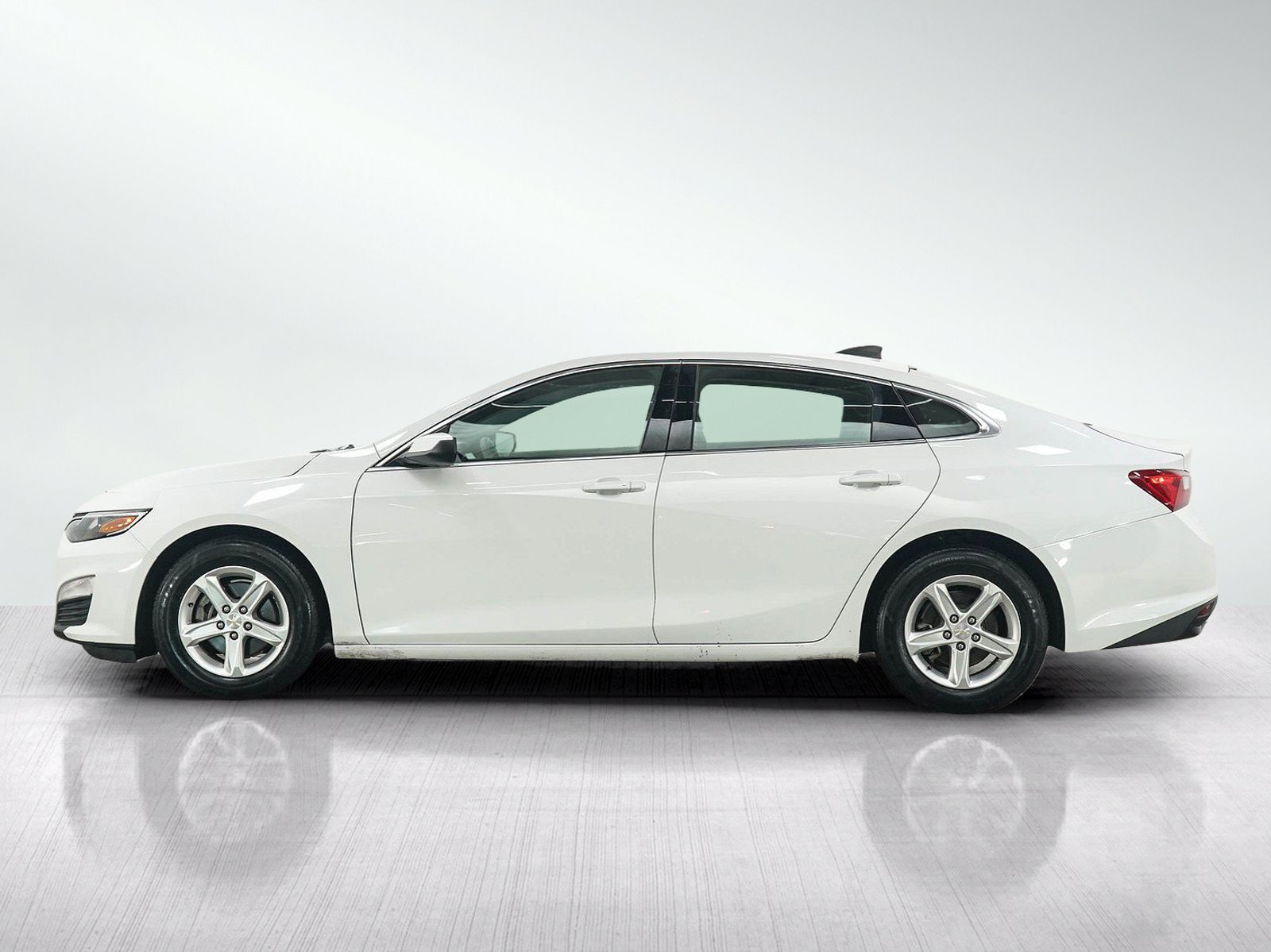 Used 2020 Chevrolet Malibu LS w/ Driver Confidence Package II FWD image 2