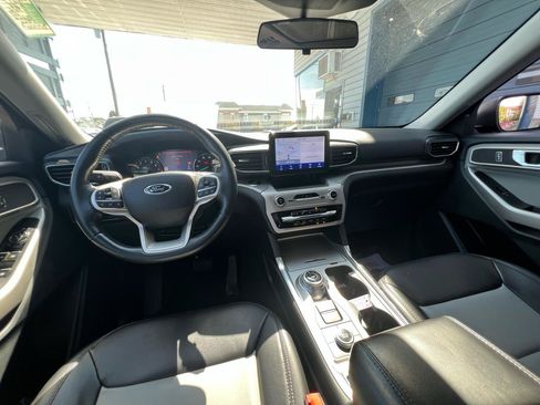 Used 2022 Ford Explorer XLT w/ Equipment Group 202A AWD/4WD image 12