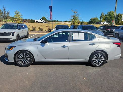 Used 2024 Nissan Altima 2.5 SV image 8
