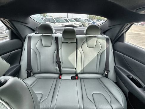 Used 2025 Hyundai Elantra Limited FWD image 23