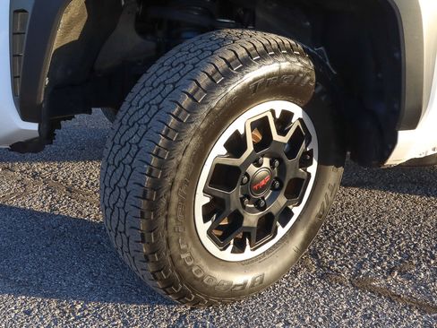 Used 2024 Toyota Tacoma TRD Off-Road image 20