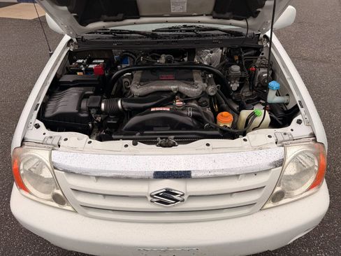 Used 2004 Suzuki XL7 LX Sport Utility 4D image 22