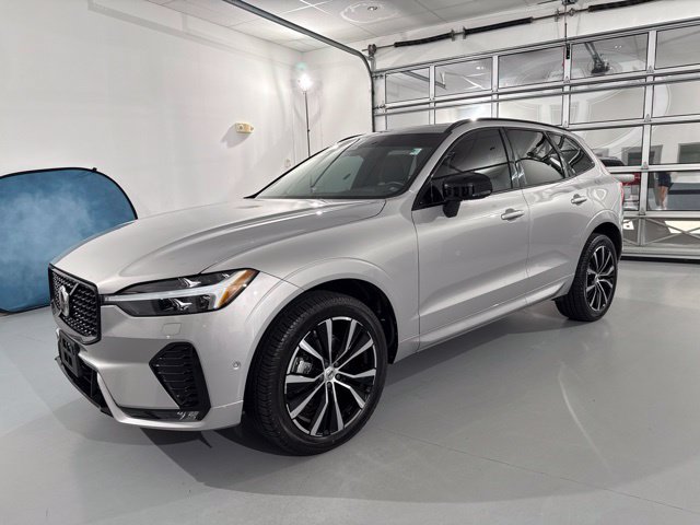 Used 2024 Volvo XC60 B5 Plus AWD/4WD image 3