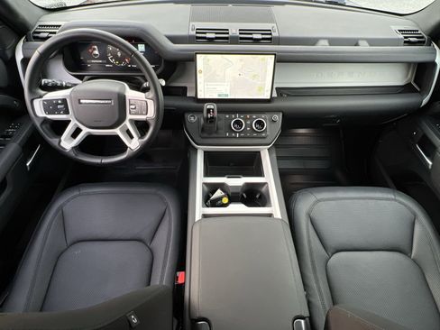 Used 2025 Land Rover Defender 110 S image 21