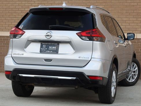 Used 2018 Nissan Rogue SV AWD/4WD image 11