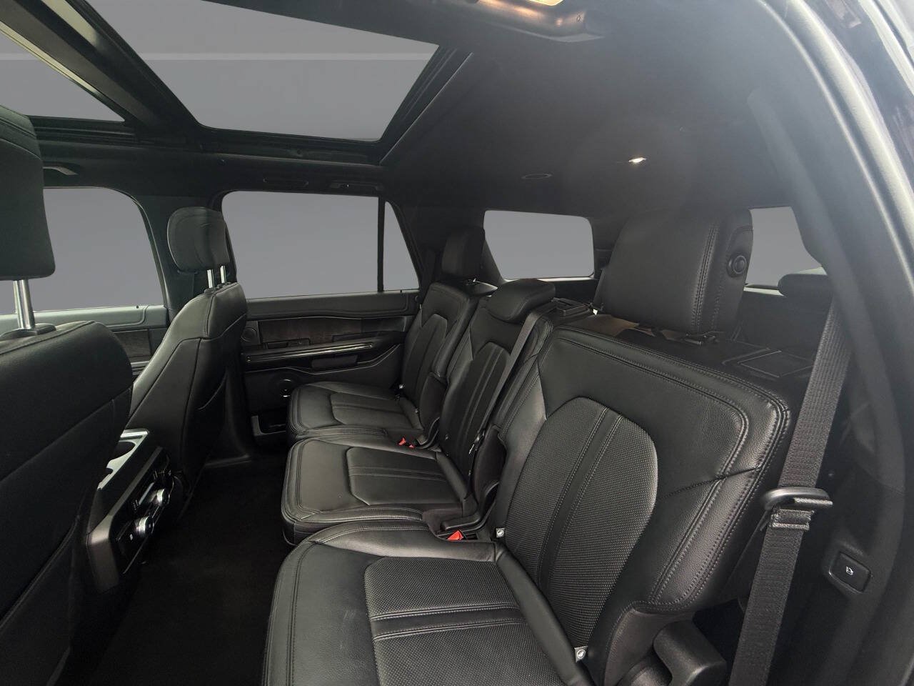 Used 2019 Ford Expedition Limited w/ Equipment Group 302A AWD/4WD image 37
