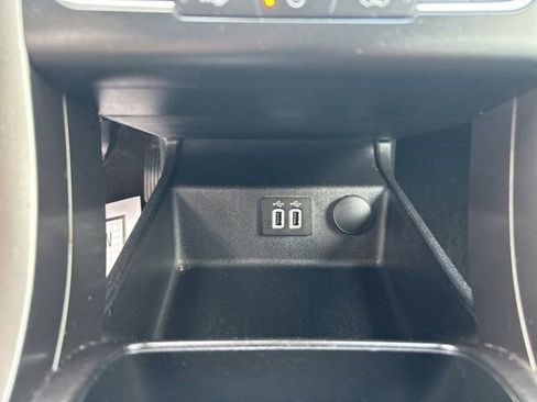 Used 2019 Ford Fusion SE image 28