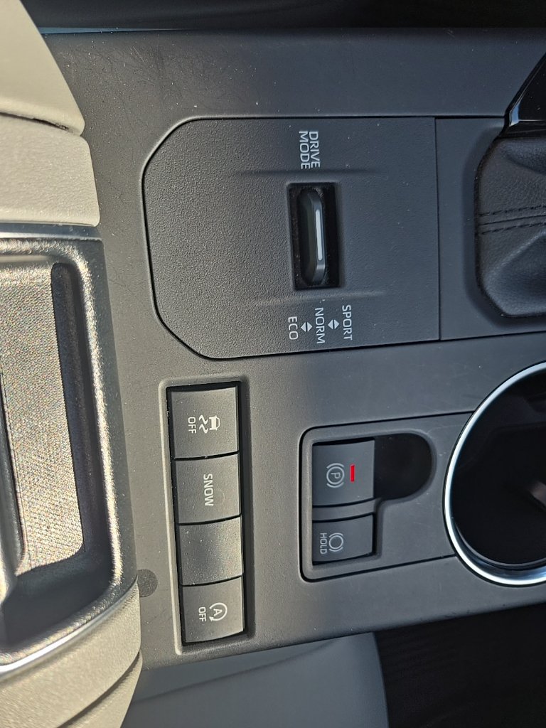 Used 2022 Toyota Highlander XLE FWD image 20