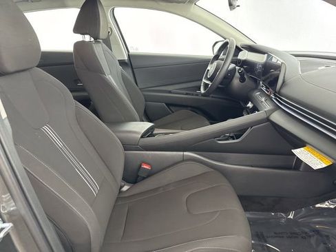 Certified 2025 Hyundai Elantra SEL image 27