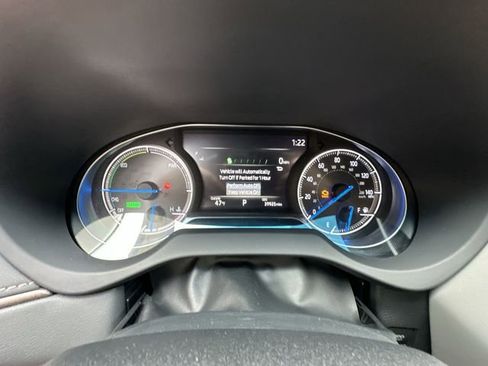 Certified 2021 Toyota Venza Limited image 12