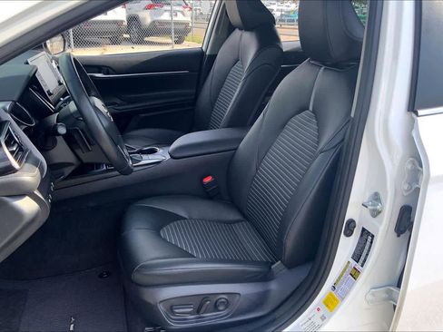 Used 2023 Toyota Camry SE image 7