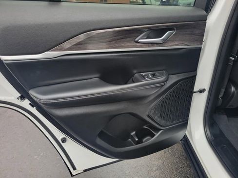 Used 2023 Jeep Grand Cherokee Limited image 22