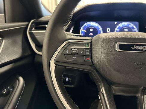 New 2025 Jeep Grand Cherokee Laredo w/ Luxury Tech Group I image 19