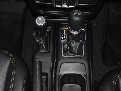 Used 2024 Jeep Wrangler Unlimited Sahara w/ Technology Group AWD/4WD image 19