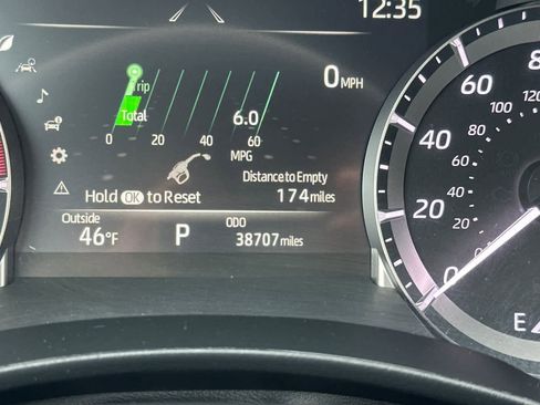 Used 2024 Toyota Highlander XLE image 30