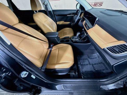Certified 2025 Kia Seltos EX w/ EX Sunroof Package AWD/4WD image 33