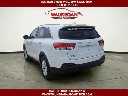 Used 2018 Kia Sorento FWD image 4