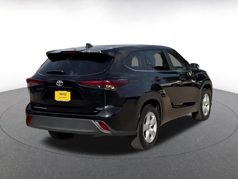 Used 2025 Toyota Highlander LE FWD image 11