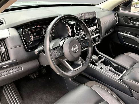 Used 2023 Nissan Pathfinder SL FWD image 16