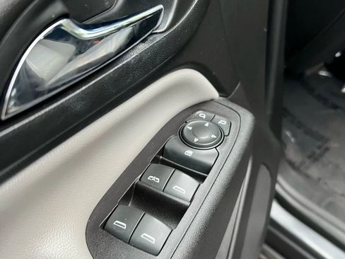 Used 2019 Chevrolet Equinox LS w/ LS Convenience Package image 12