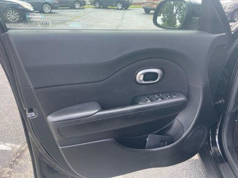 Used 2018 Kia Soul FWD image 10