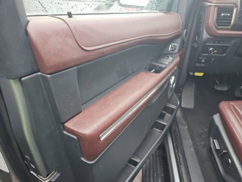 Used 2024 Ford Expedition Limited image 14