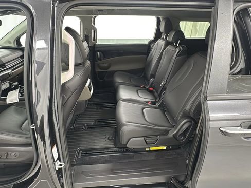 New 2026 Kia Carnival FWD image 15