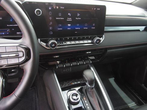 Used 2024 Chevrolet Colorado Z71 w/ Z71 Convenience Package 2 image 16