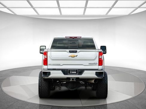 Used 2022 Chevrolet Silverado 2500 High Country w/ Safety Package II image 3