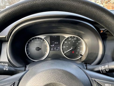 Used 2022 Nissan Kicks S image 17