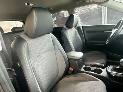 Used 2025 Kia Seltos S FWD image 27
